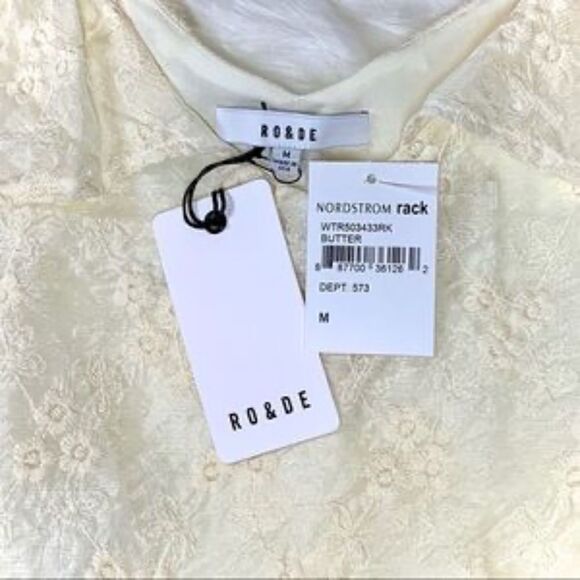 ✨NWT! Ro & De Embroidered Cold Shoulder Top✨ - Picture 4 of 4